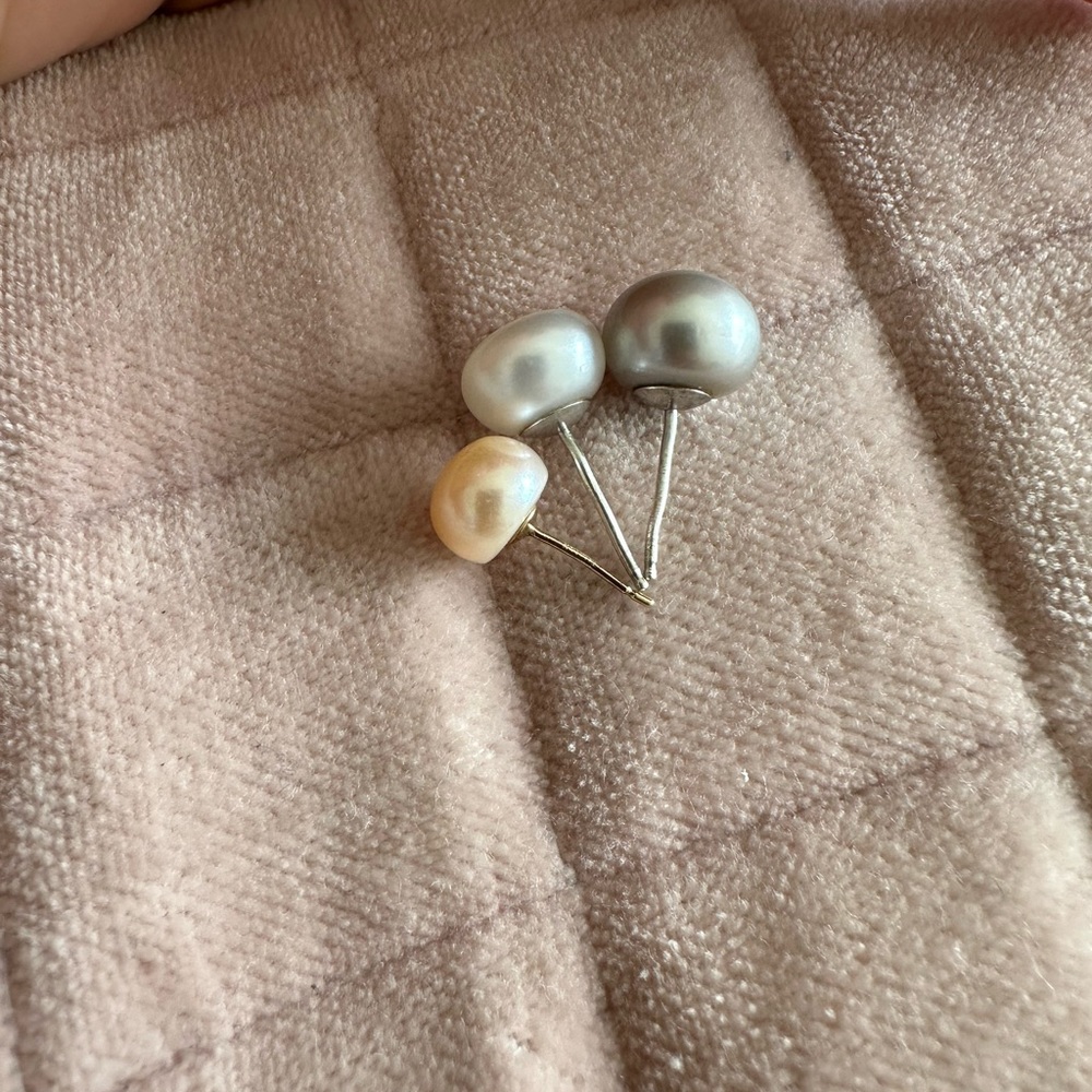 Pearl studs GENUINE